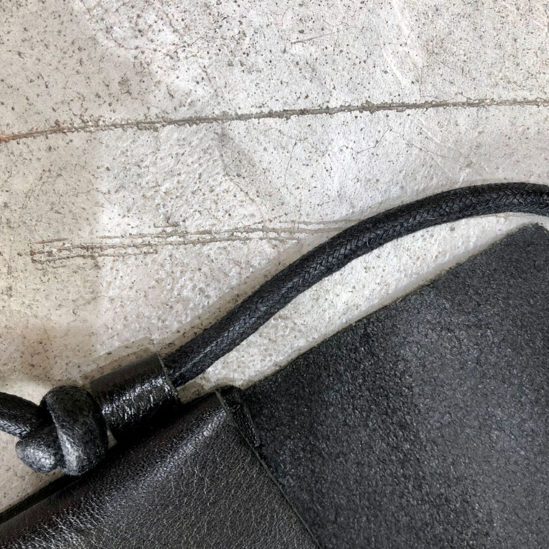 ハンドメイドステッチデザインレザースマホショルダー