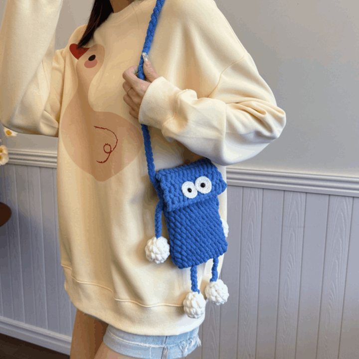 フラップデザインニットモンスタースマホサコッシュ【その他のタイプ】