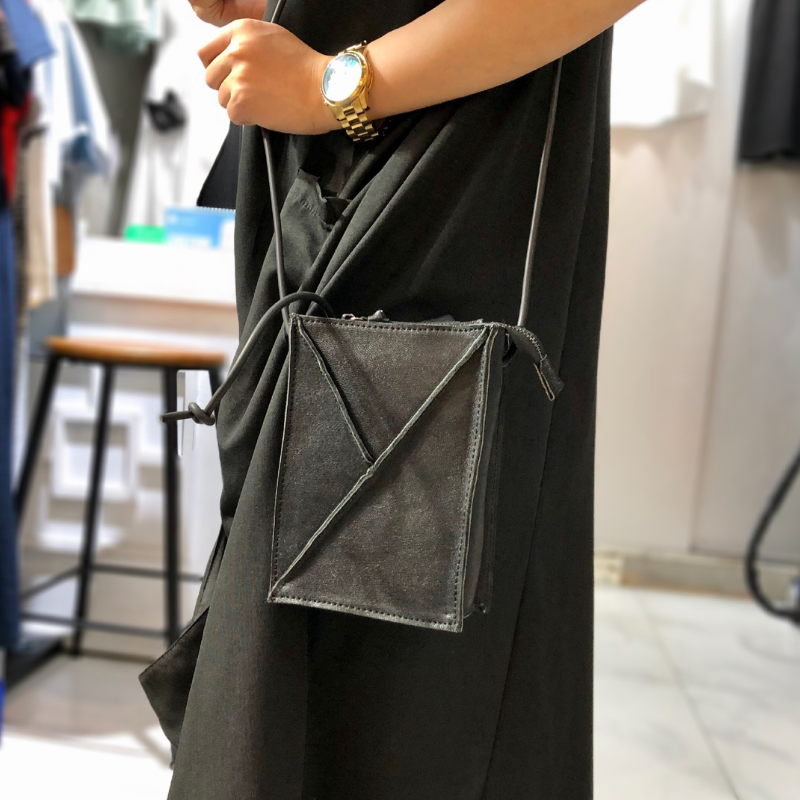 シープスキンパターンデザインスマホショルダー【ジッパータイプ、外ポケット付き】 - スマホショルダー専門通販【Smashol(スマショル)】