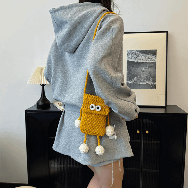 フラップデザインニットモンスタースマホサコッシュ【その他のタイプ】