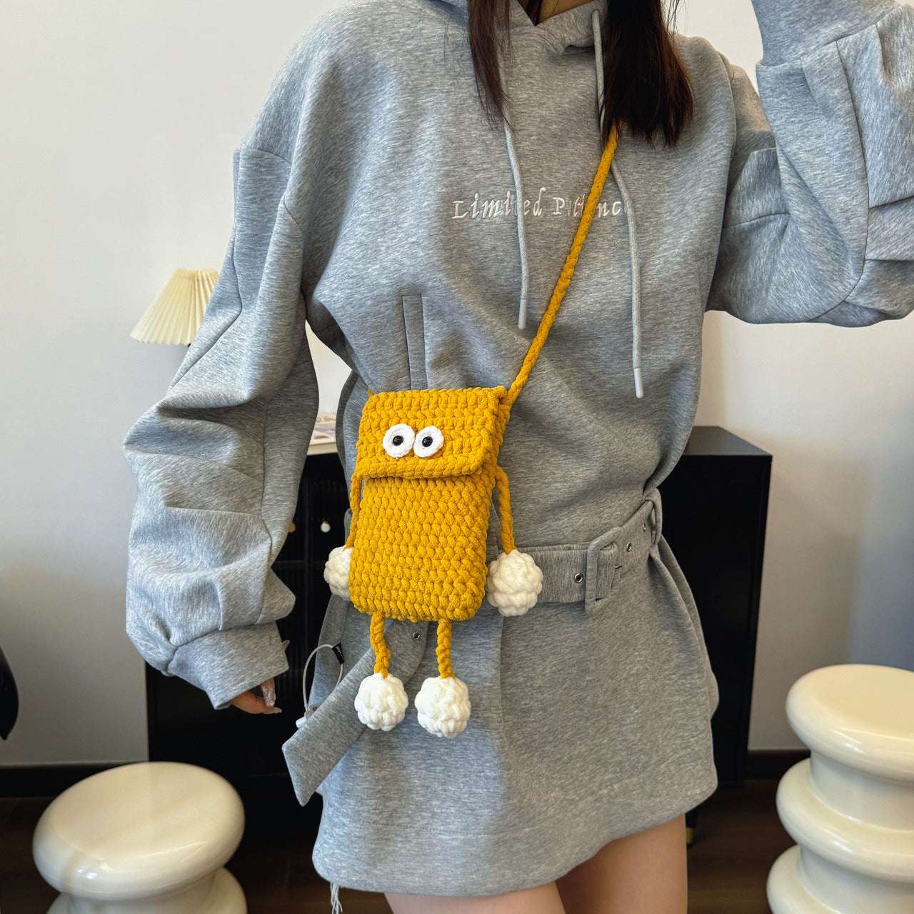 フラップデザインニットモンスタースマホサコッシュ【その他のタイプ】