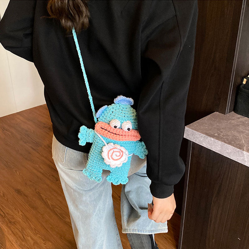 【ゆるかわデザイン】ブルーモンスター編み込みニットスマホサコッシュ【その他のタイプ】