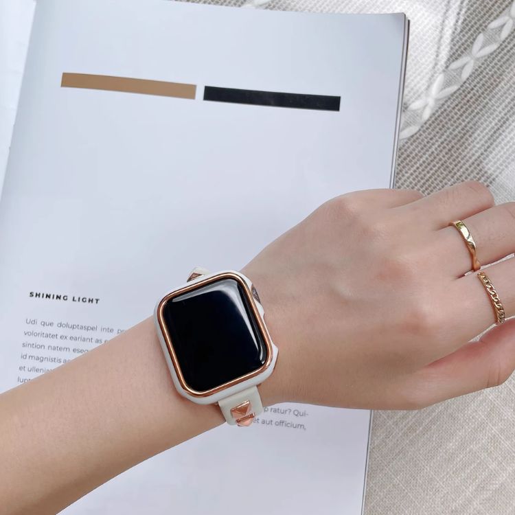【スタッズが輝く】モードレザーアップルウォッチバンド【Apple Watch】