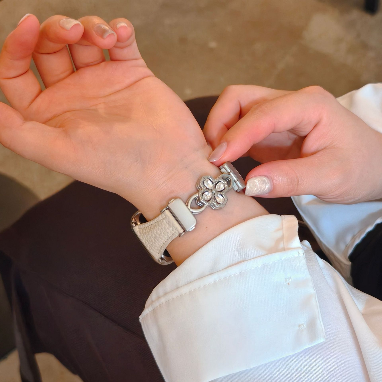 【手元を華やかに】クローバージュエリーバンド【Apple Watch】