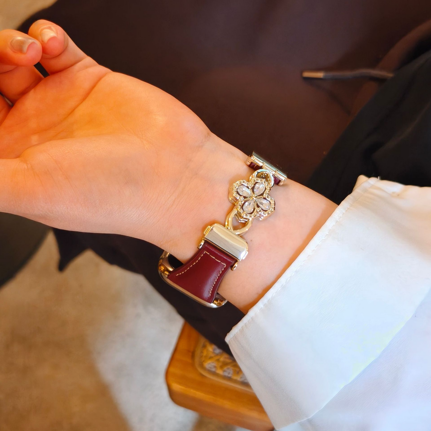 【手元を華やかに】クローバージュエリーバンド【Apple Watch】