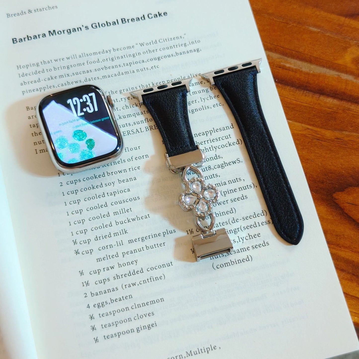 【手元を華やかに】クローバージュエリーバンド【Apple Watch】