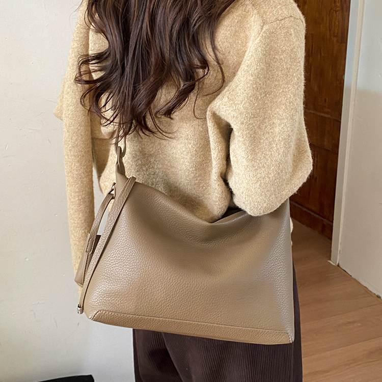 ソフトドレープショルダーバッグ