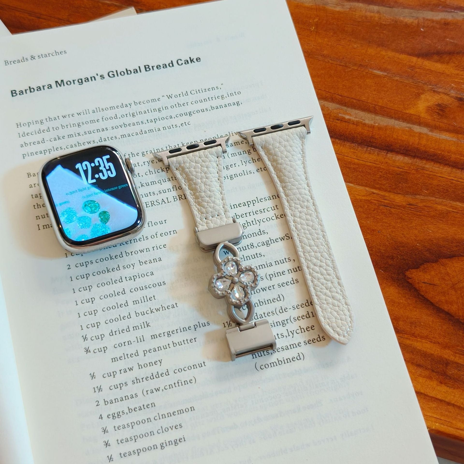 【手元を華やかに】クローバージュエリーバンド【Apple Watch】