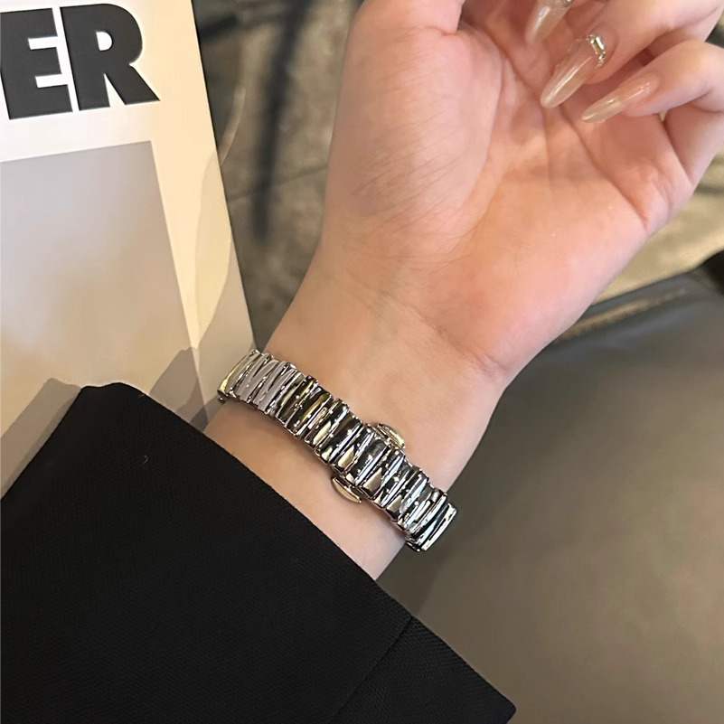 【ブレスレットのような存在感】ニュアンスメタルバンド【Apple Watch】