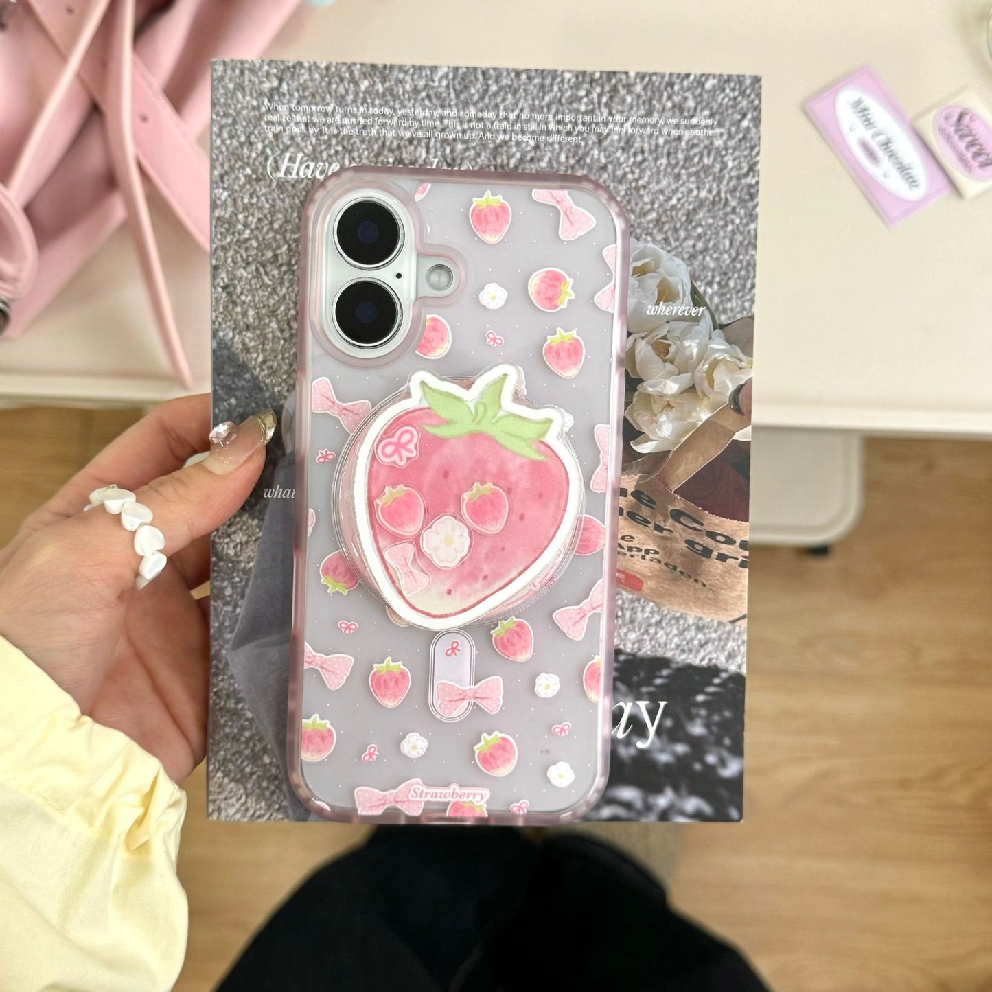ストロベリーMagSafeスマホケース【iPhone】