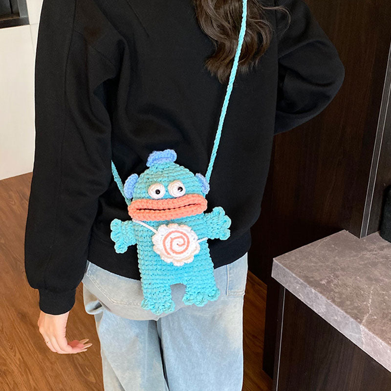 ゆるかわデザイン】ブルーモンスター編み込みニットスマホサコッシュ