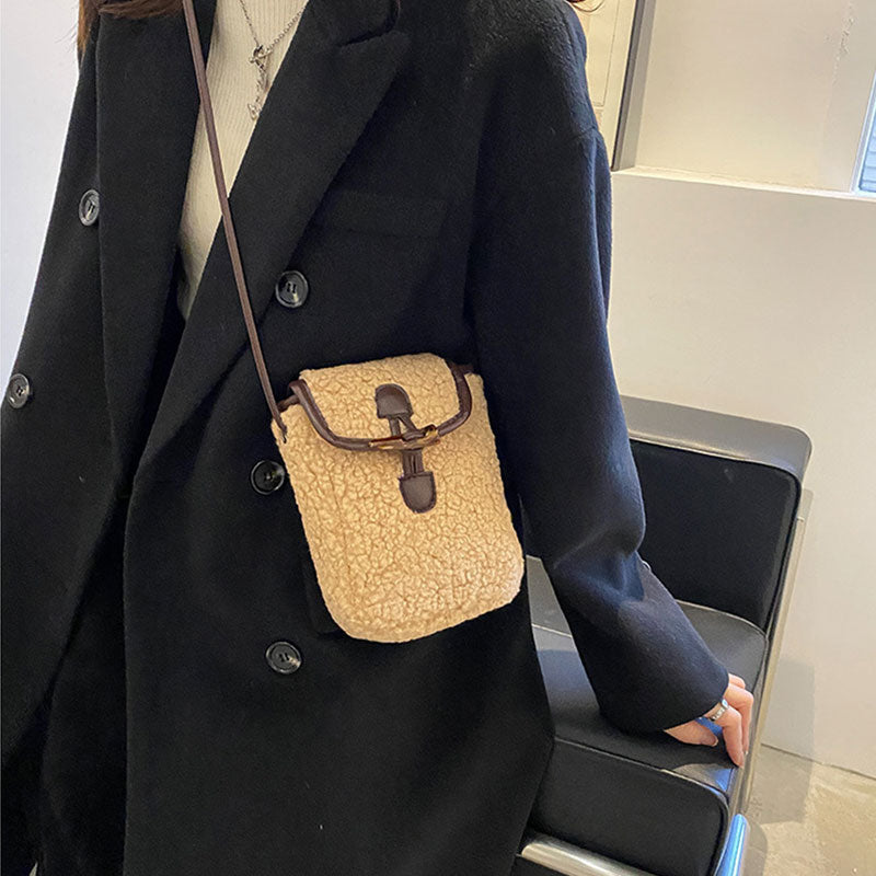 【ふわもこ素材】ボアトグルスマホショルダーバッグ【その他のタイプ】