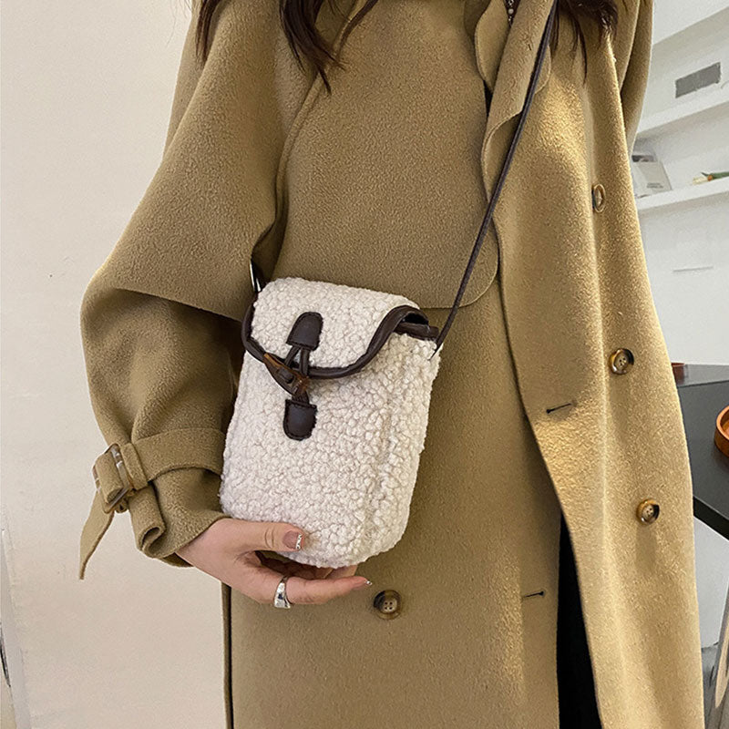 ふわもこ素材】ボアトグルスマホショルダーバッグ【その他のタイプ