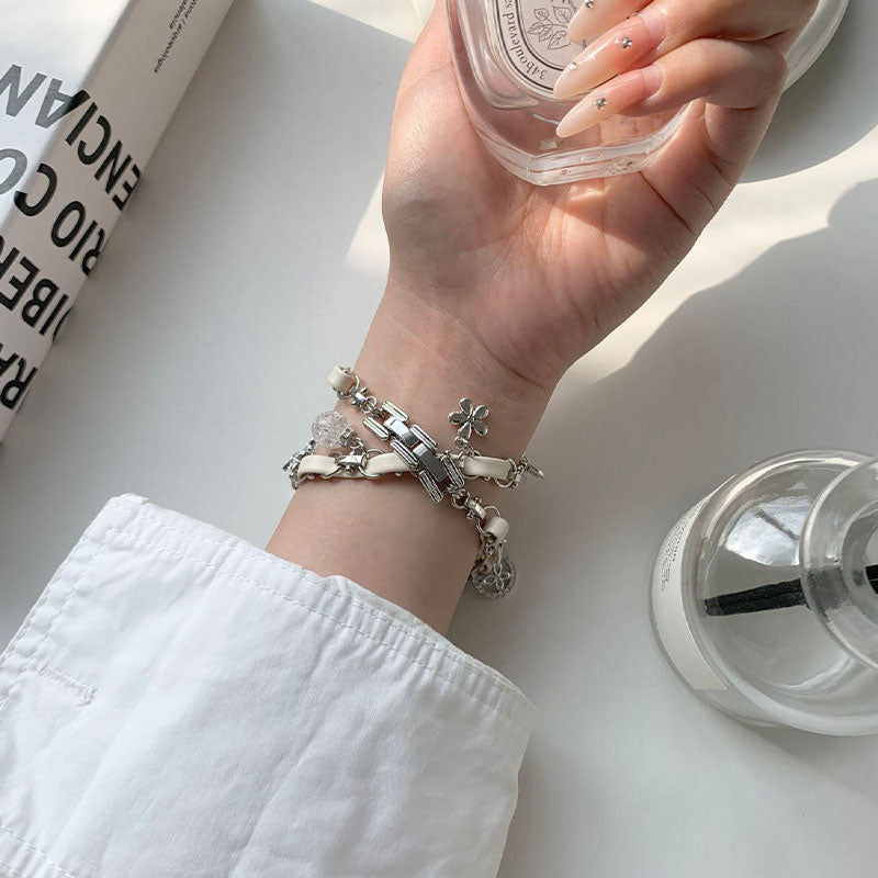 【華奢な煌めき】チャーム付きダブルチェーンアップルウォッチバンド【Apple Watch】