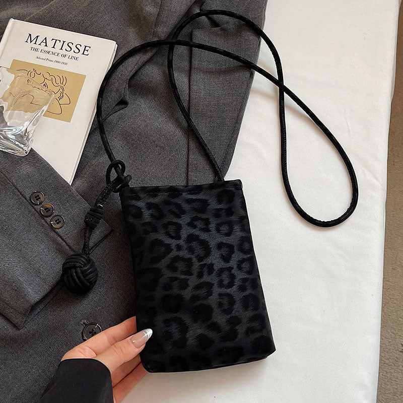 【大人の余裕】くすみレオパードスマホショルダーバッグ【その他のタイプ】