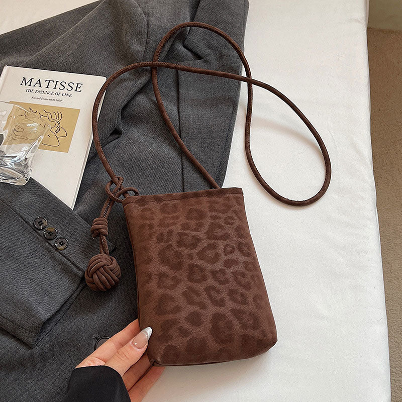 【大人の余裕】くすみレオパードスマホショルダーバッグ【その他のタイプ】