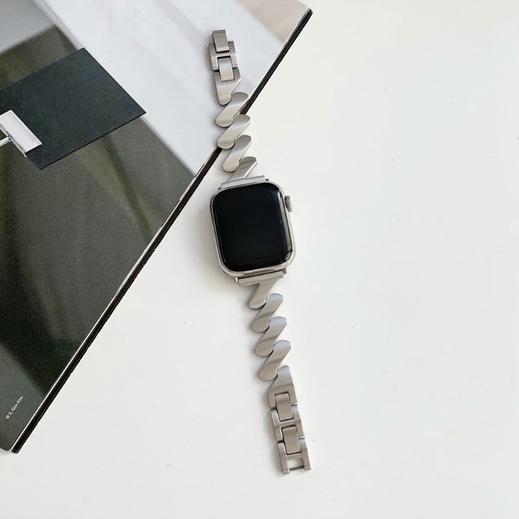 【優美に揺れる】ウェーブデザインメタルアップルウォッチバンド【Apple Watch】
